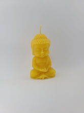 Lade das Bild in den Galerie-Viewer, Bienenwachskerze Buddha, aus 100% Bienenwachs
