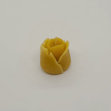 Lade das Bild in den Galerie-Viewer, verschiedene Tulpenblüten, Kerze aus 100% Bienenwachs