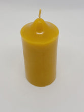 Lade das Bild in den Galerie-Viewer, Stumpenform glatt/glänzend, Kerze aus 100% Bienenwachs