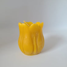 Lade das Bild in den Galerie-Viewer, Tulpenblütenkerze Ø 6 cm Bienenwachskerze aus 100% Bienenwachs - Dreiburgenland Imkerei Stefan Umlauf