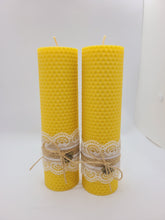 Lade das Bild in den Galerie-Viewer, Gerollte Bienenwachskerze
