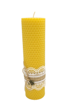 Lade das Bild in den Galerie-Viewer, Gerollte Bienenwachskerze
