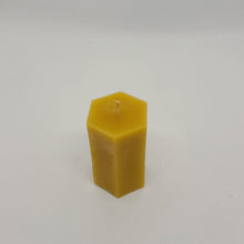 Lade das Bild in den Galerie-Viewer, Stumpenkerze Zylinder (rund &amp; eckig) aus 100% Bienenwachs

