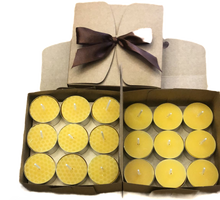 Lade das Bild in den Galerie-Viewer, 18er Geschenkbox - Teelichter aus Bienenwachs - versch. Muster
